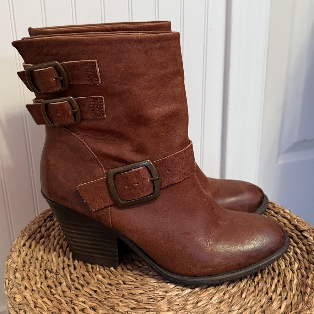 Lucky Brand Double Buckle Brown Leather Heeled Boots - 10 - Great Condition - Picture 3 of 9